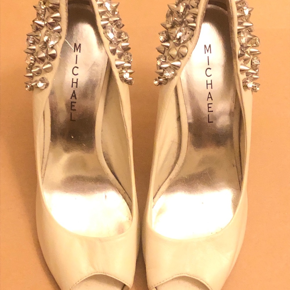 DIVA STYLE STUDDED MICHAEL WHITE LEATHER HEEL